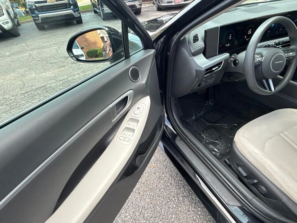Used 2025 Blue Hyundai SEL image 14