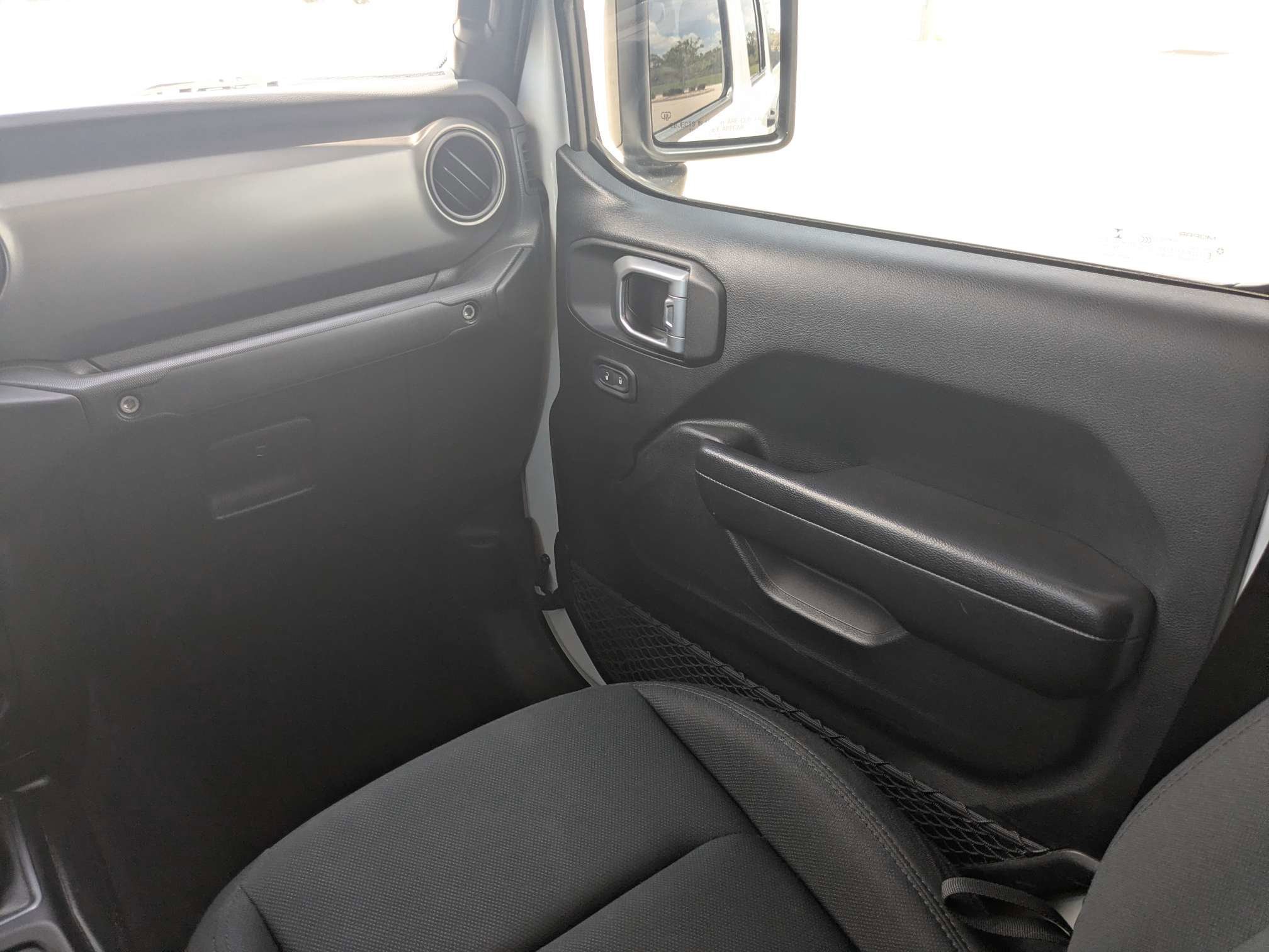 Used 2020 Bright White Clearcoat Jeep Sport S image 20