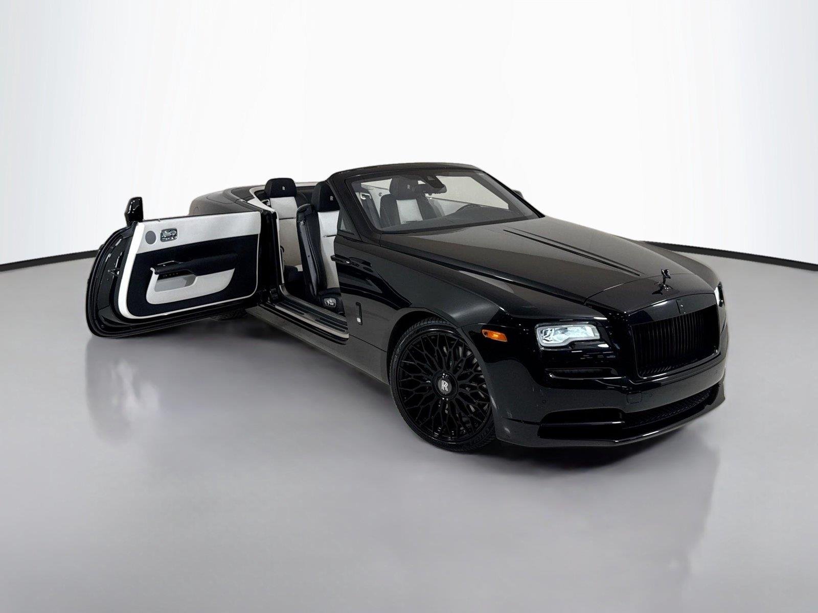 Used 2018 Obsidian Rolls-Royce  image 39