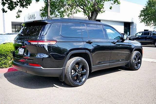 Used 2023 Black Jeep Altitude X image 7
