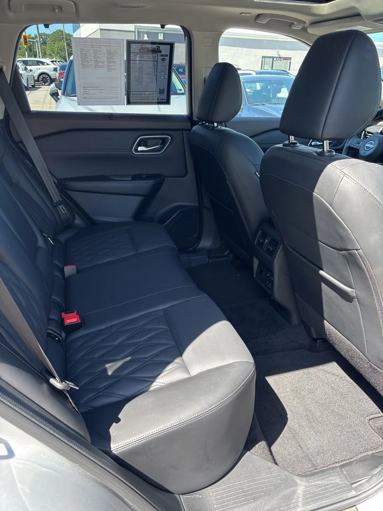 Used 2023 Silver Nissan Platinum image 21