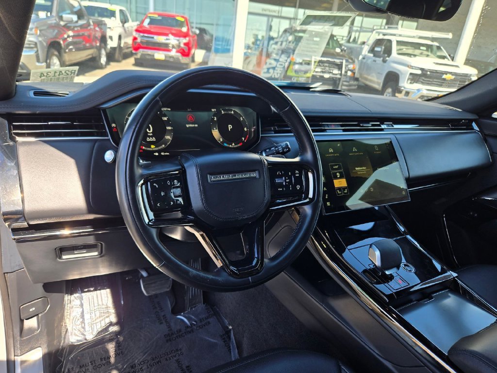 Used 2024  Land Rover Dynamic SE image 6