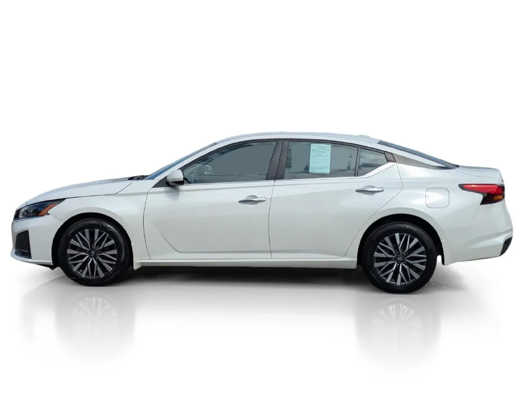 Used 2023 White Nissan 2.5 SV image 11