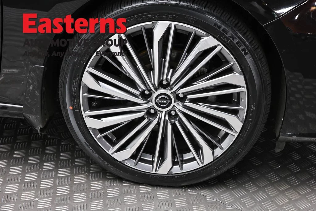 Used 2023 Black Nissan 2.5 SL image 30