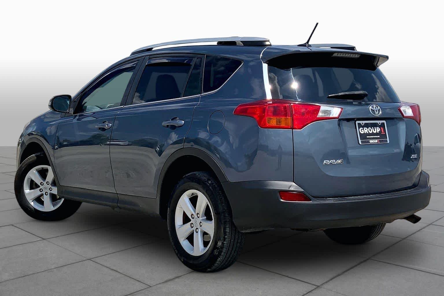Used 2014 Shoreline Blue Metallic Toyota XLE image 12