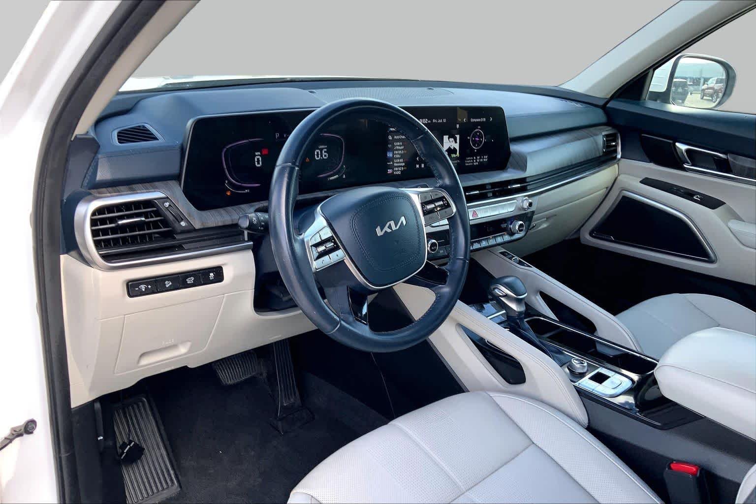 Used 2024 Glacial White Pearl Kia EX image 17