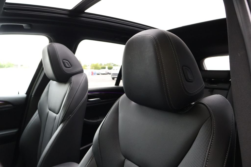 Used 2024  BMW xDrive30i image 36