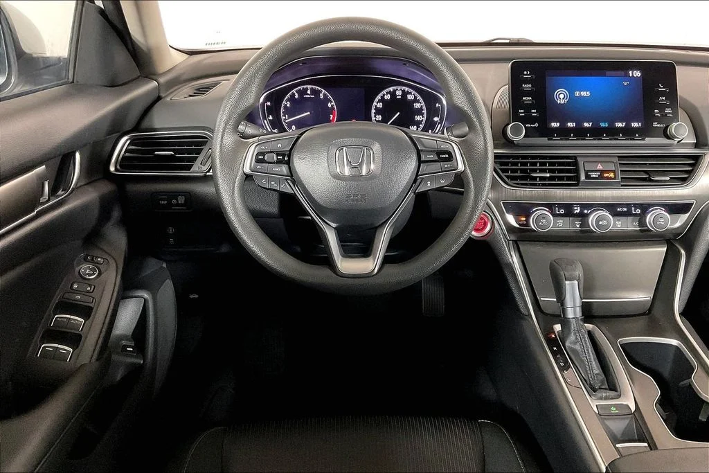 Used 2019  Honda LX image 4