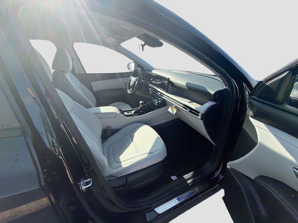 New 2026 Phantom Black Hyundai SEL FWD image 21