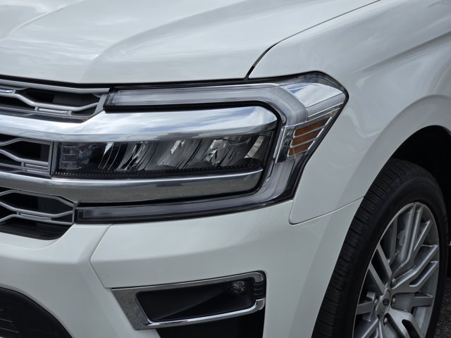 Used 2022 White Metallic Ford  image 8