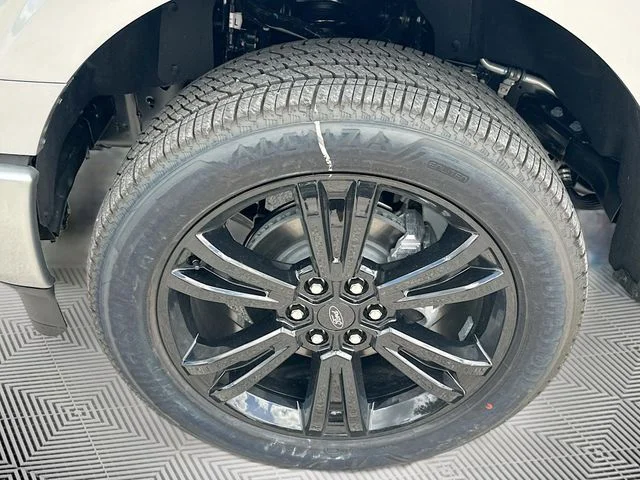 New 2026 Silver Metallic Ford Lariat image 20