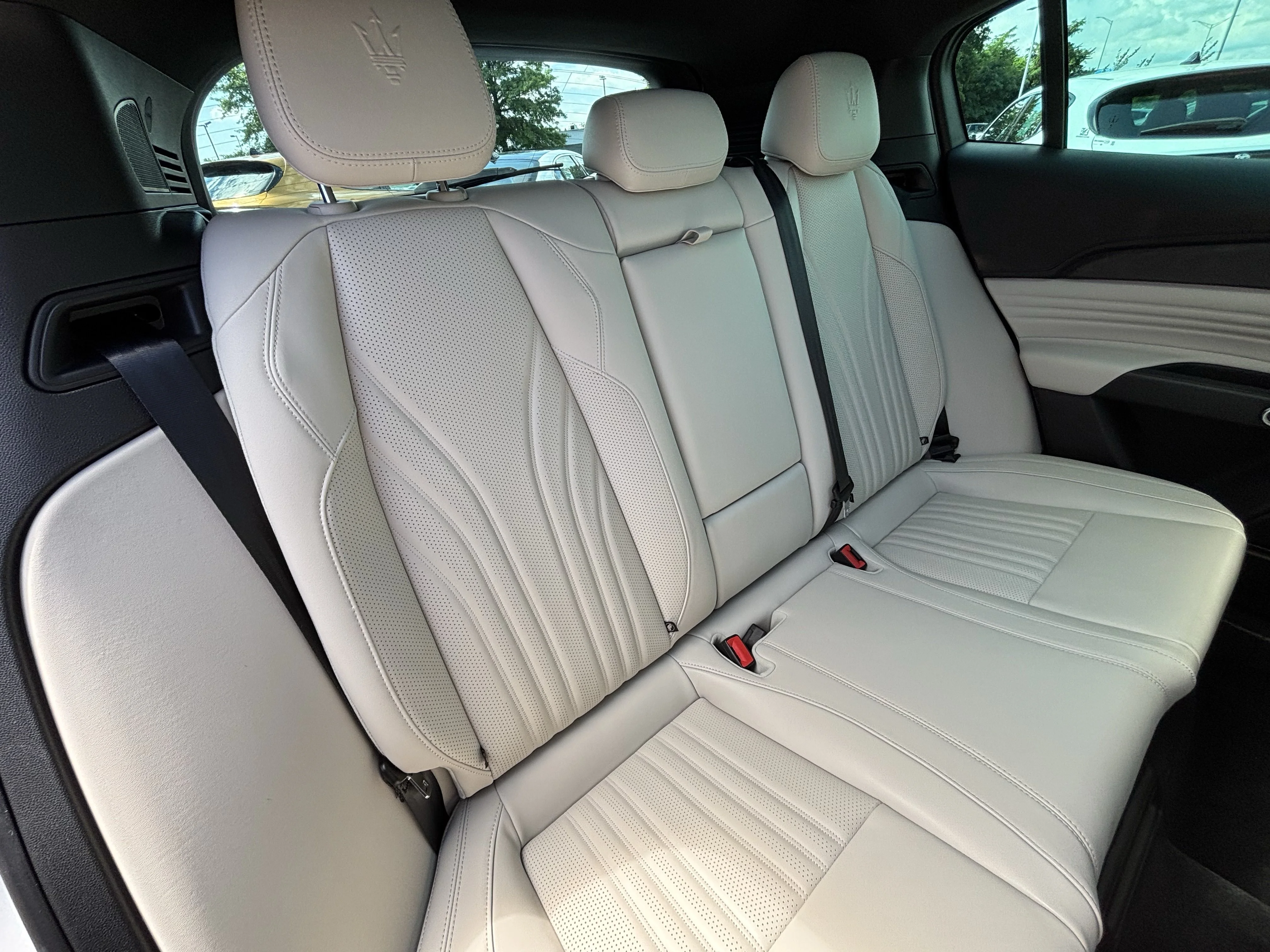 Certified Used 2023 Bianco Astro Metallic Maserati Modena image 47