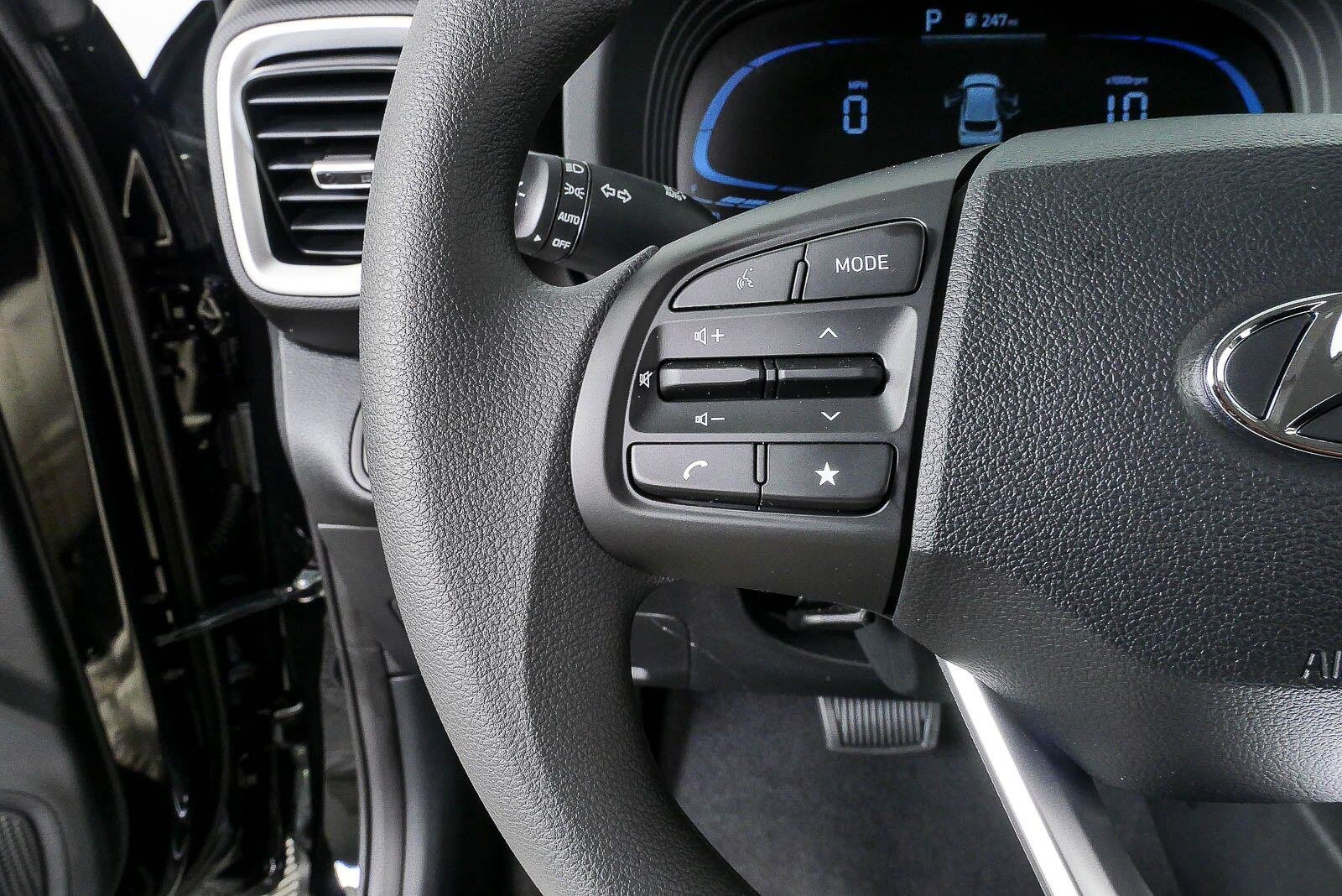New 2026 Onyx Black Hyundai SE image 9