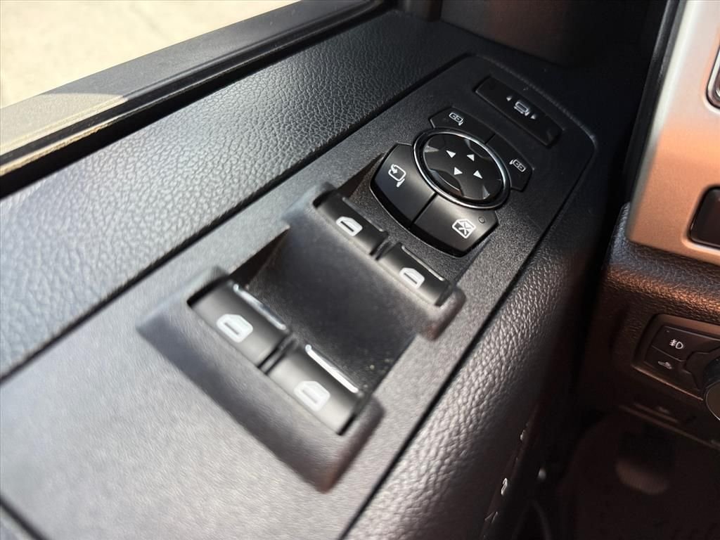 Used 2020 White Ford Lariat image 29