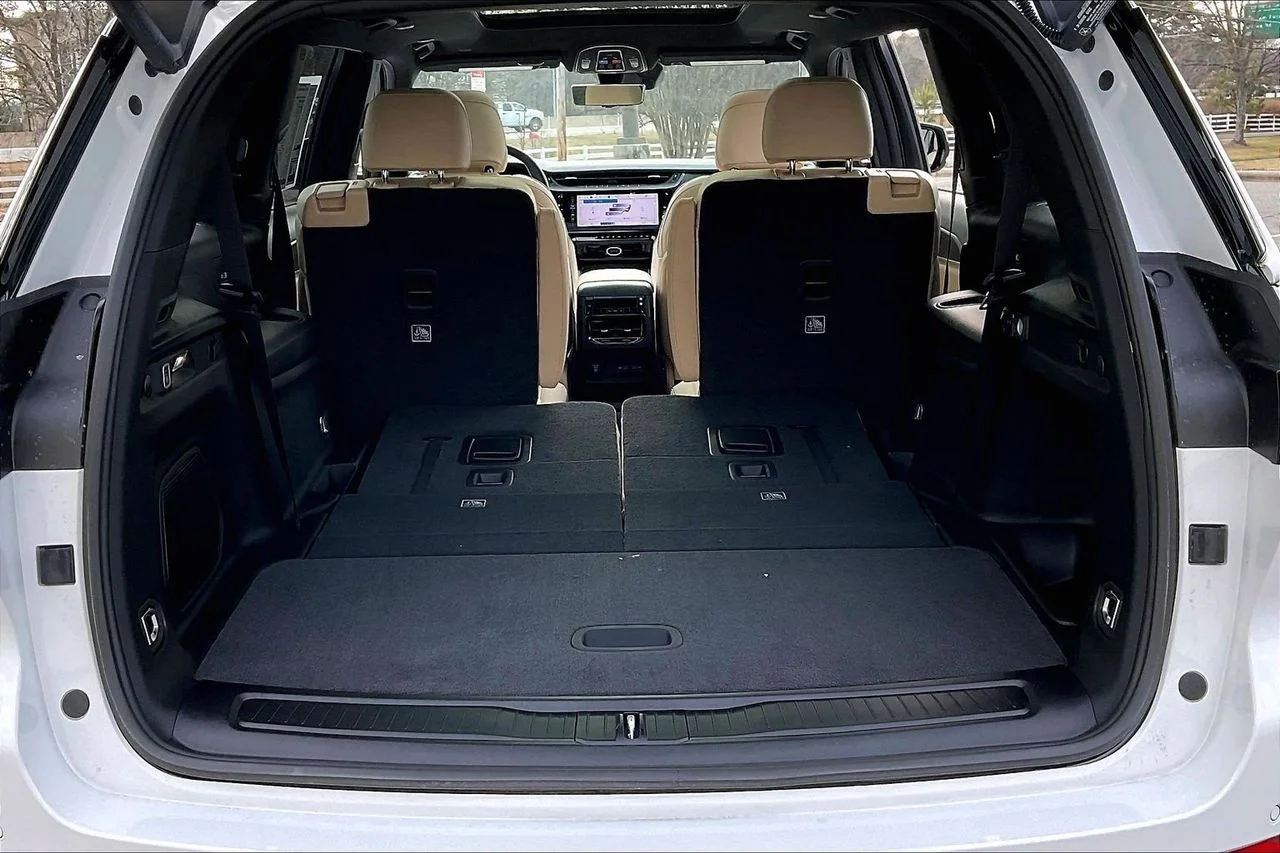 New 2026 Bright White Clear-Coat Exterior Paint Jeep Limited image 27