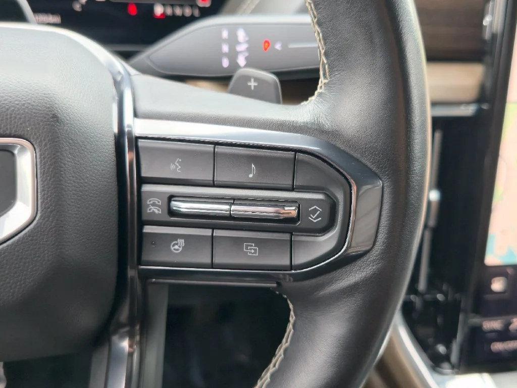 2025 GMC Yukon Denali Ultimate - Photo 20