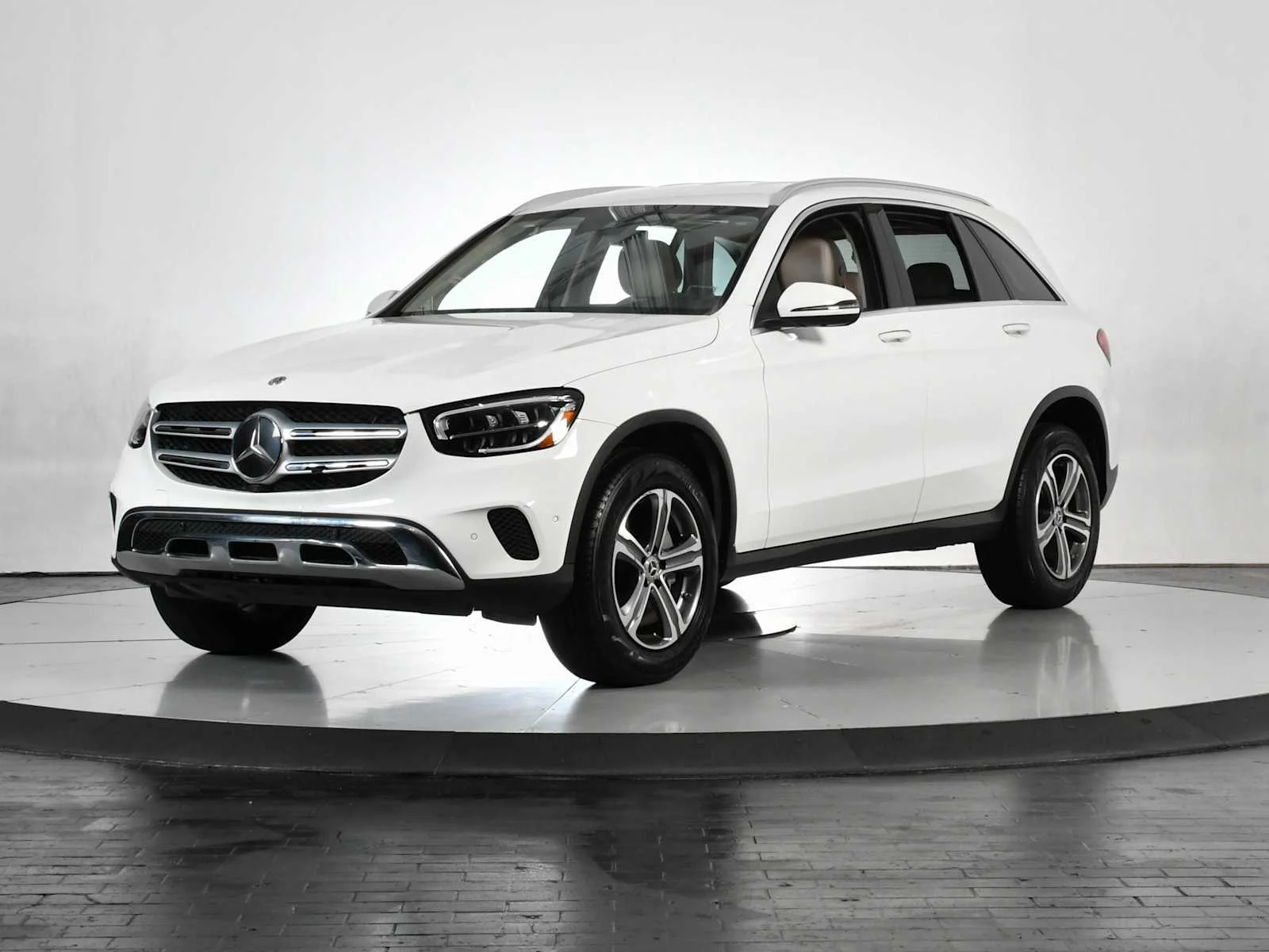 2022 Mercedes-Benz GLC GLC 300's photo