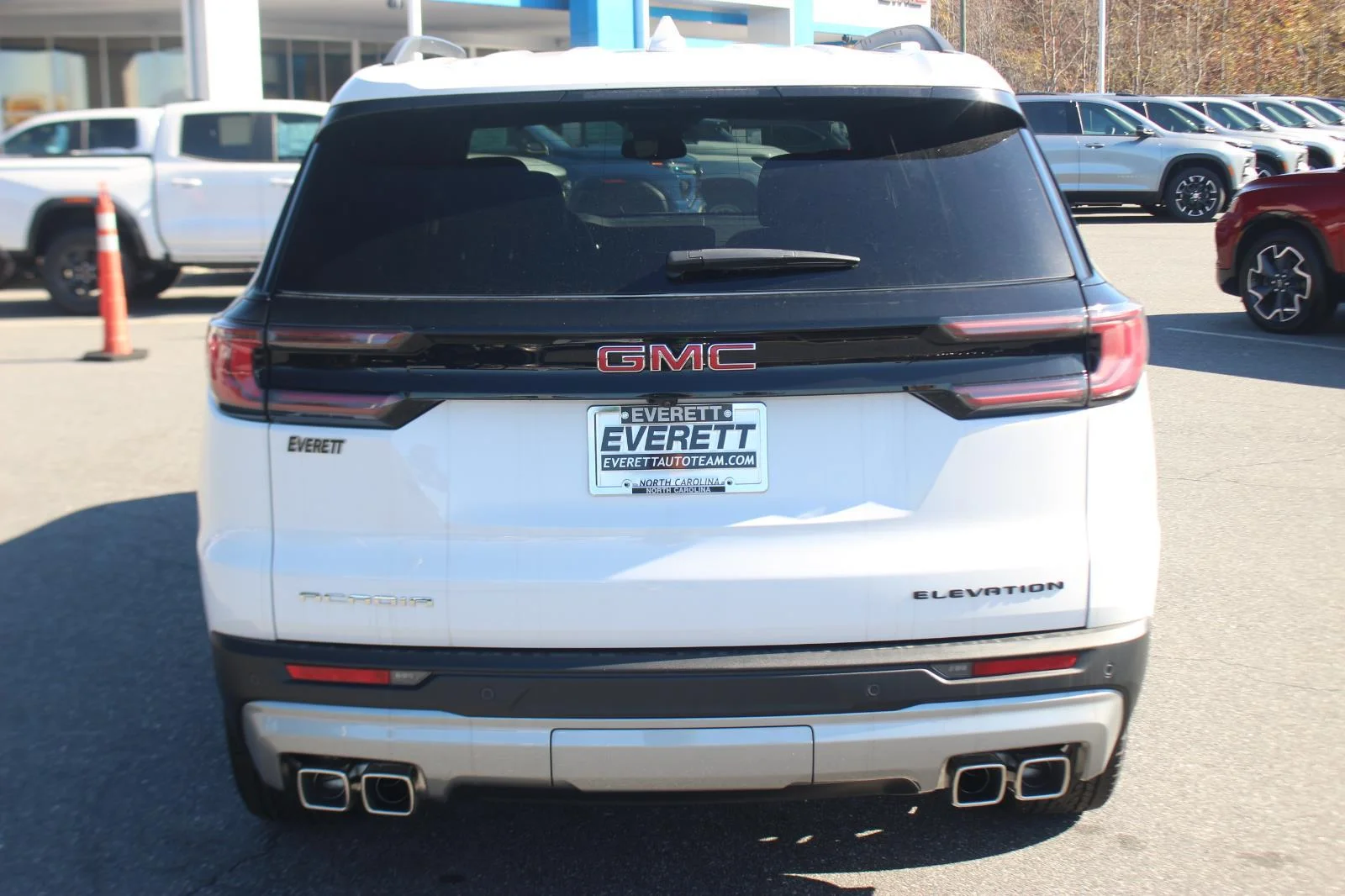 New 2025 Summit White GMC Elevation image 6