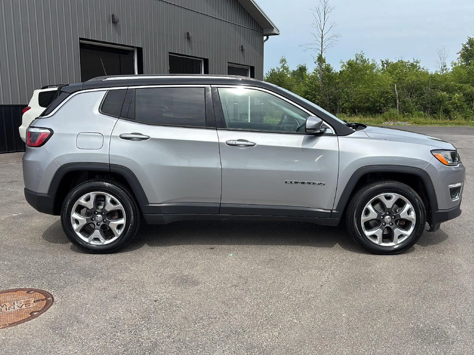 Used 2019 Gy Jeep Limited image 2