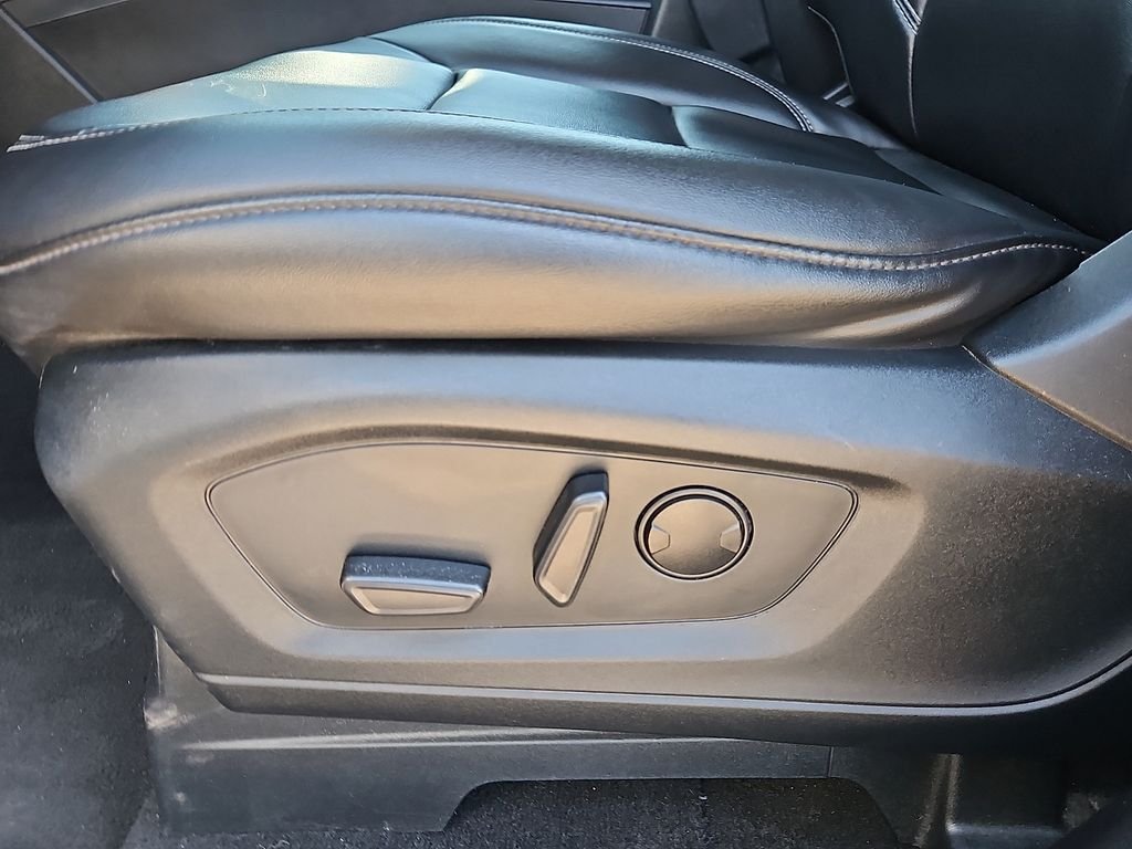Used 2023 Black Ford XLT image 14