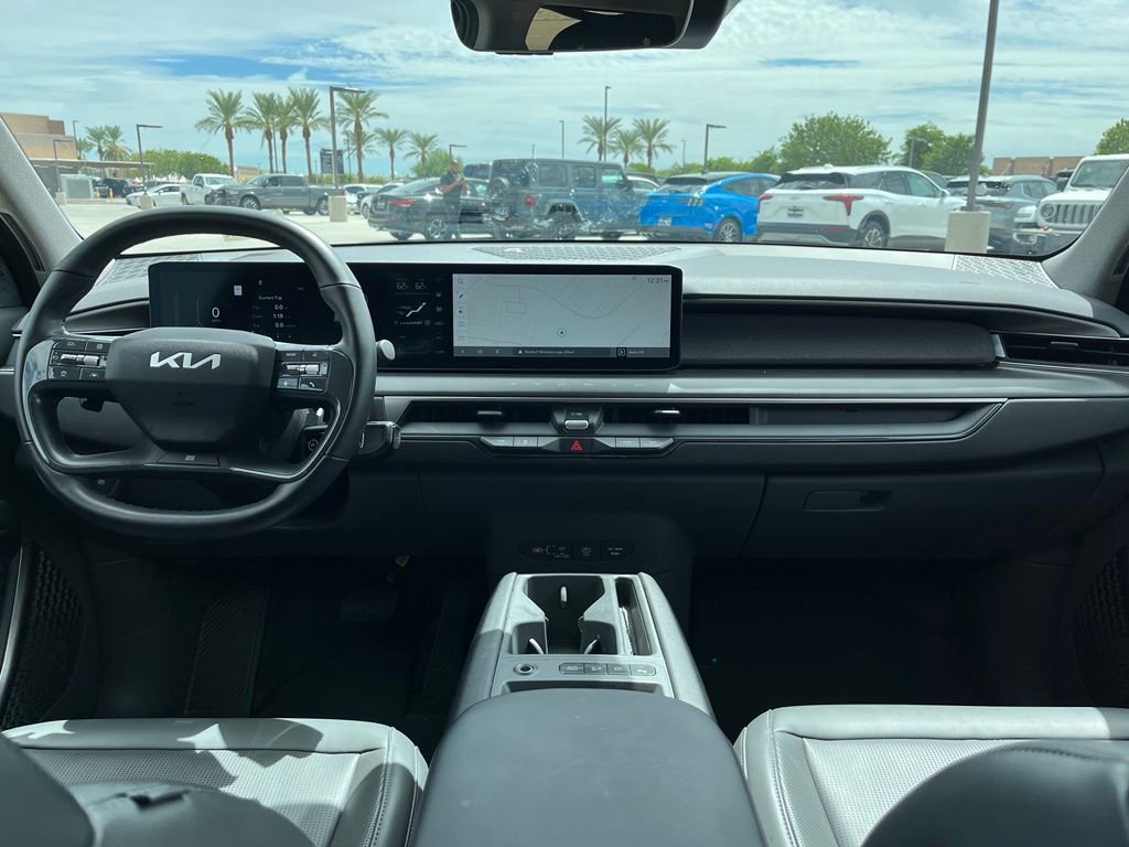 Used 2024 Black Kia Light Long Range image 12