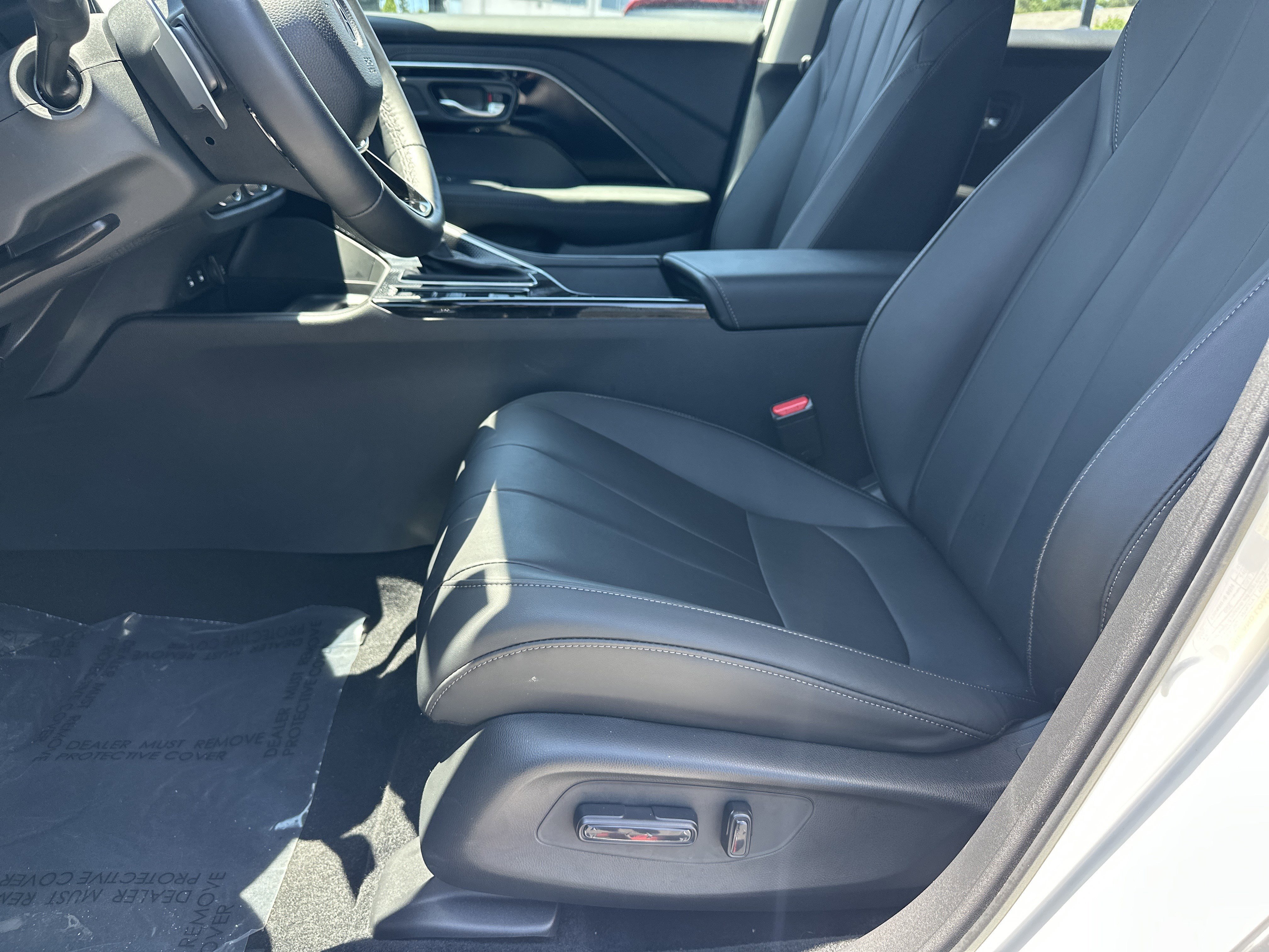 Used 2025 Platinum White Pearl Acura Base image 9