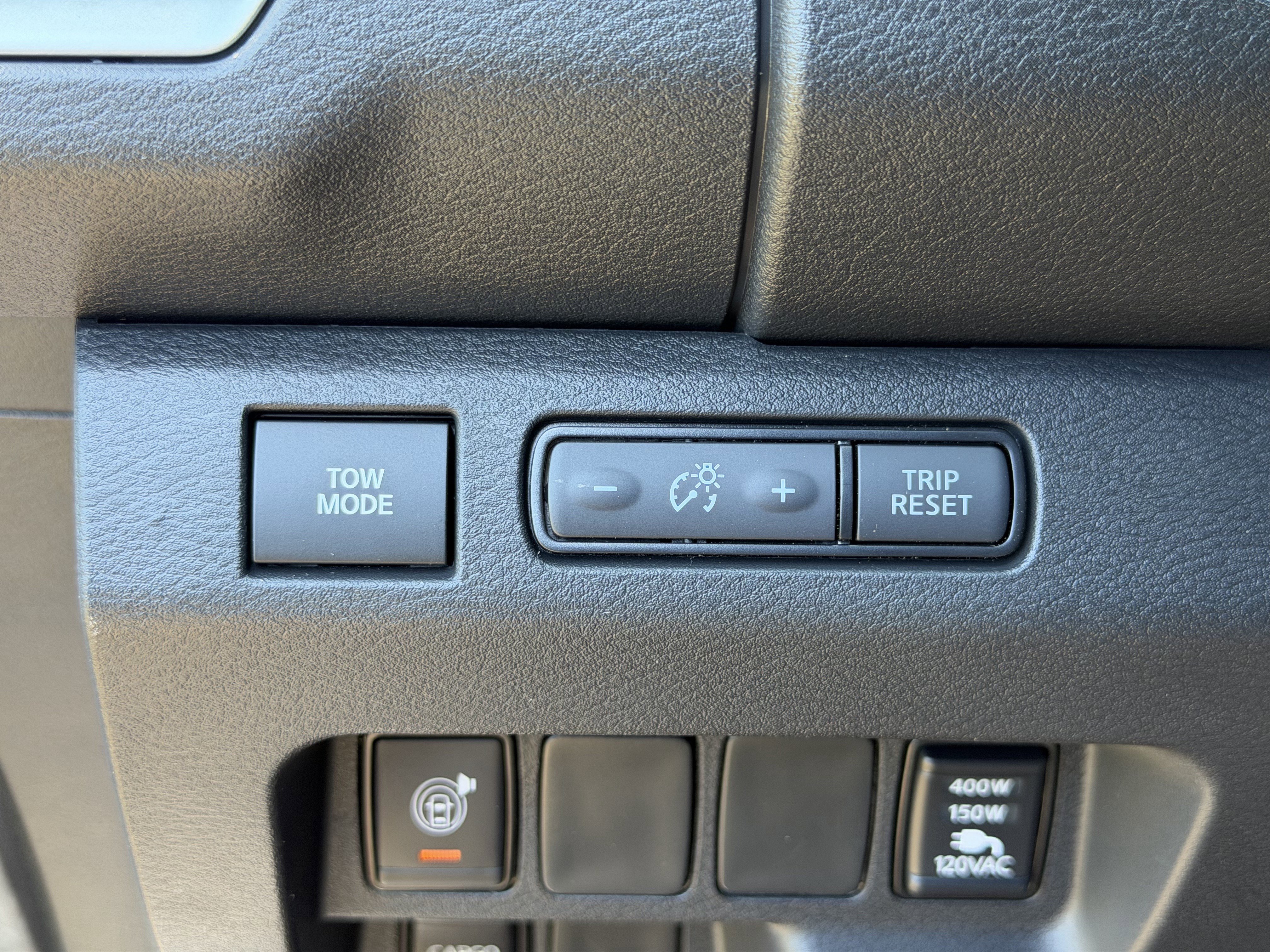New 2026 Bluestone Pearl Nissan Crew Cab SV image 16