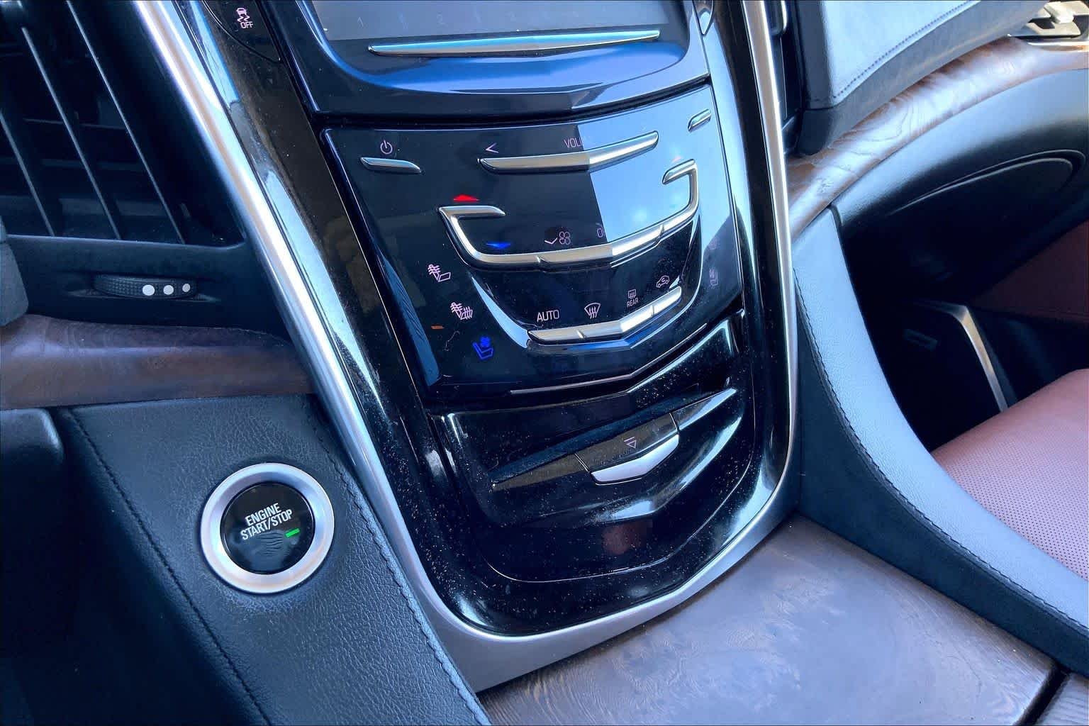 Used 2019 Crystal White Tricoat Cadillac Premium Luxury image 36