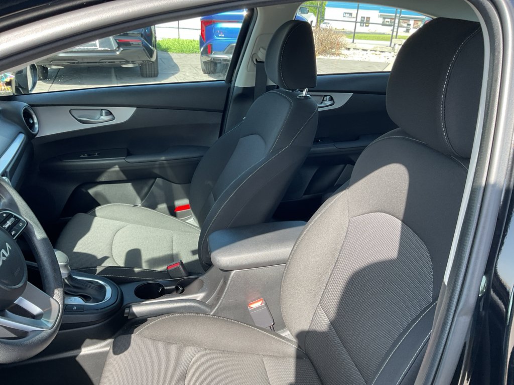 Used 2023 Aurora Black Kia LX image 18