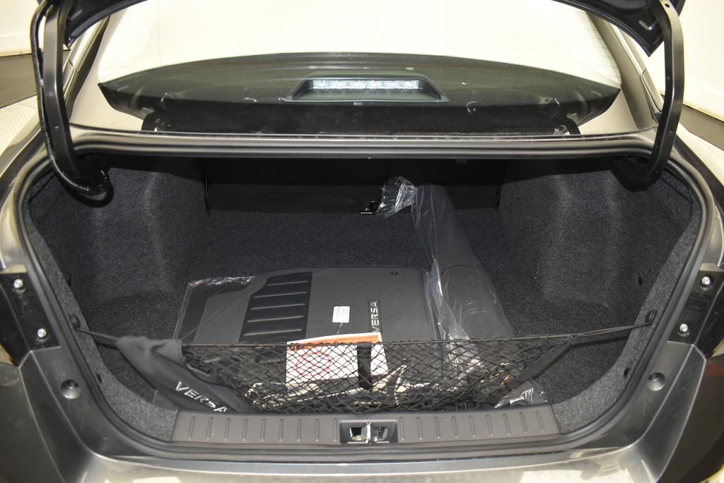 2025 Nissan Versa Sedan SR - Photo 35