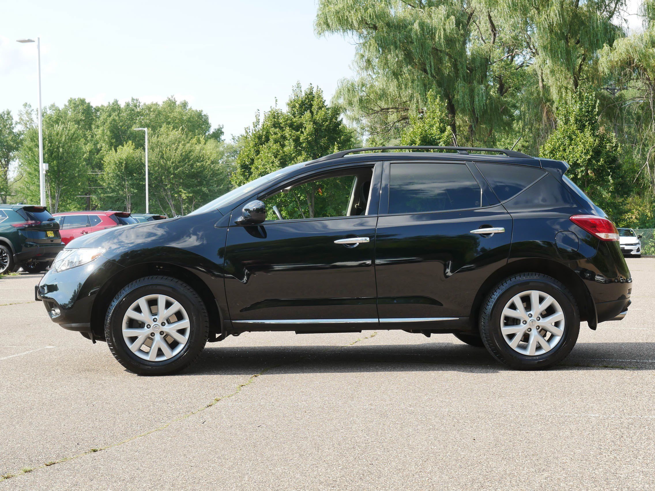Used 2014 Super Black Nissan SV image 4