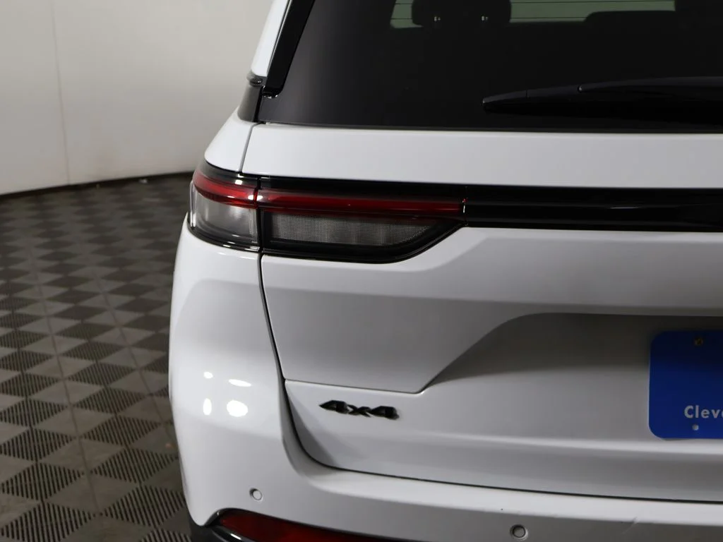 Used 2025 Bright White Clearcoat Jeep Altitude image 14