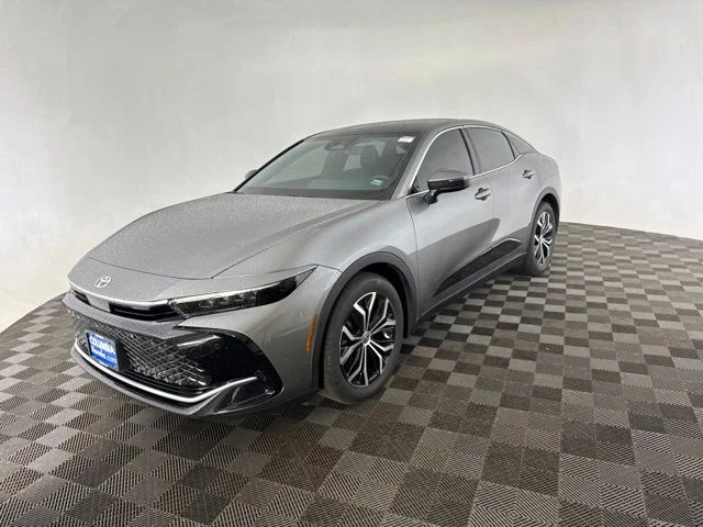 Used 2024  Toyota Limited image 4