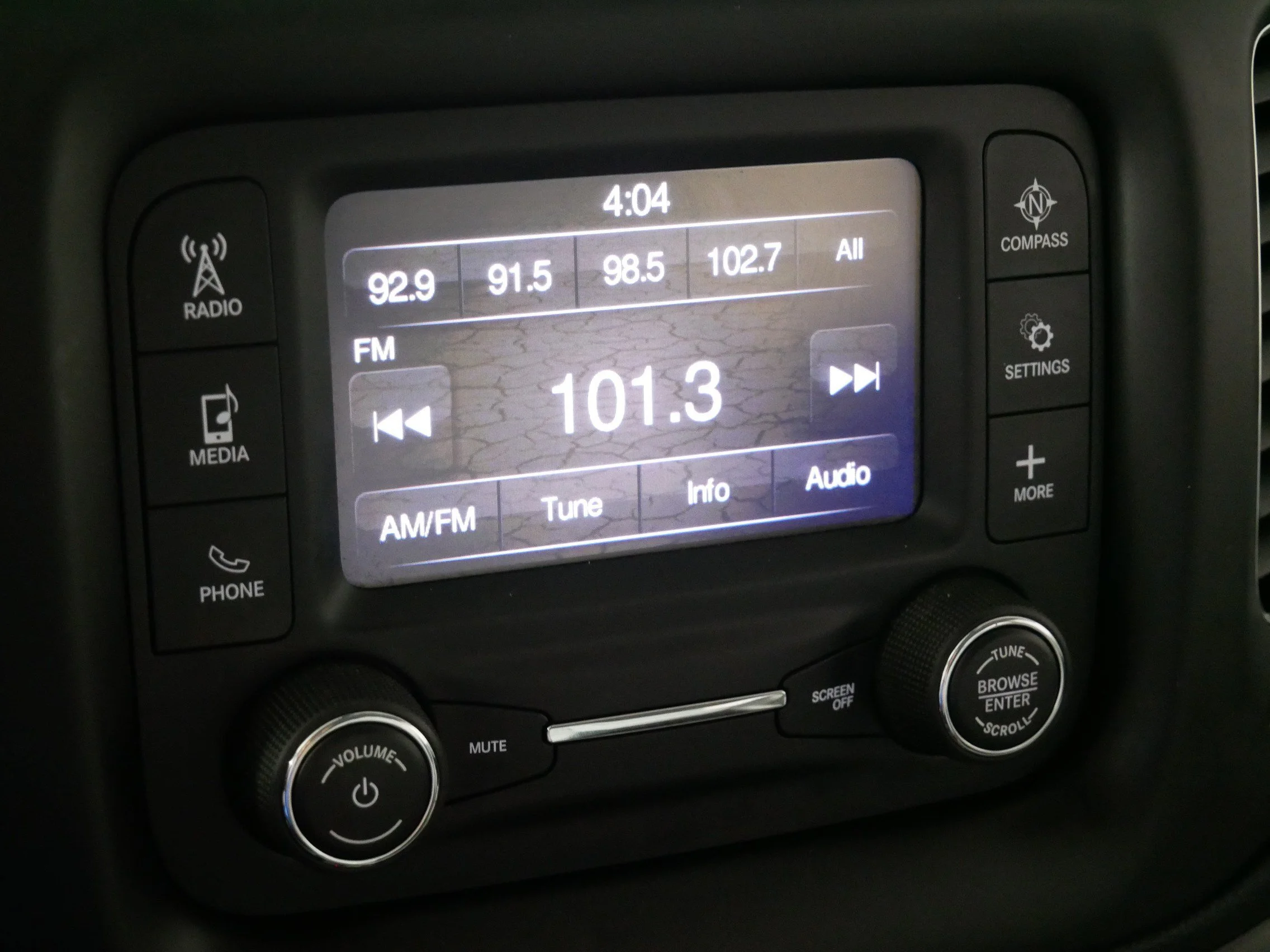 Used 2017 Diamond Black Crystal Pearlcoat Jeep Latitude image 22