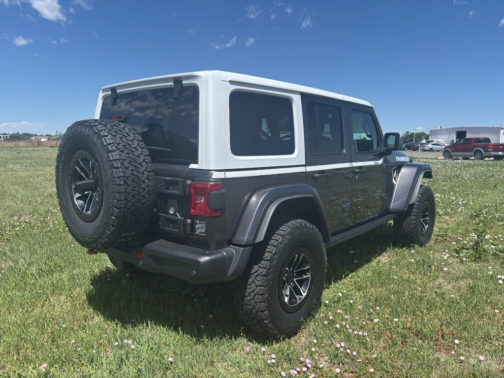 New 2026 Granite Crystal Metallic Clear-Coat Exterior Paint Jeep Rubicon X image 5