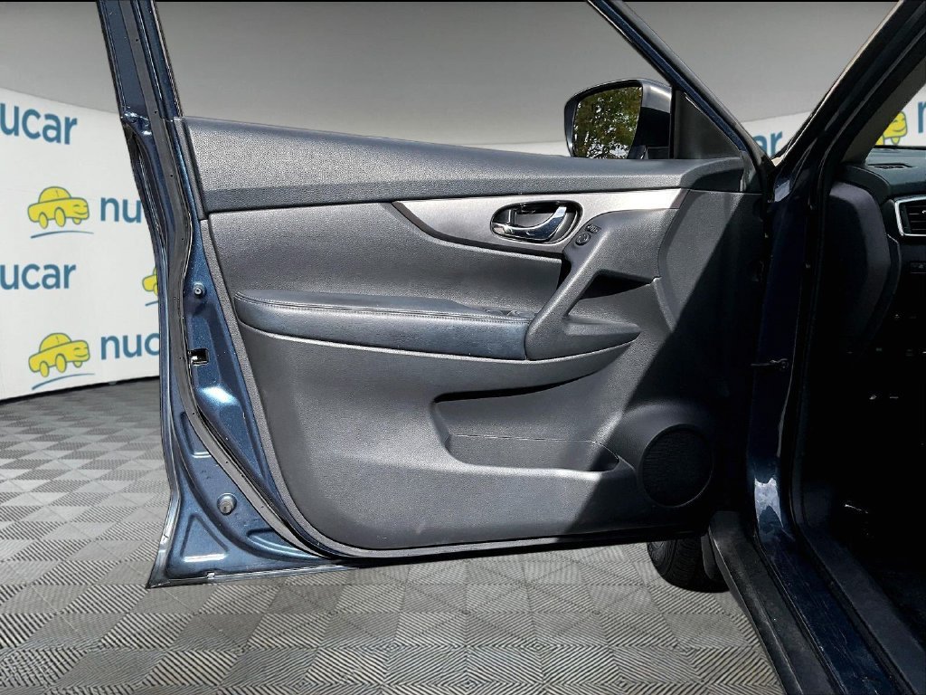 Used 2015 Arctic Blue Metallic Nissan S image 9