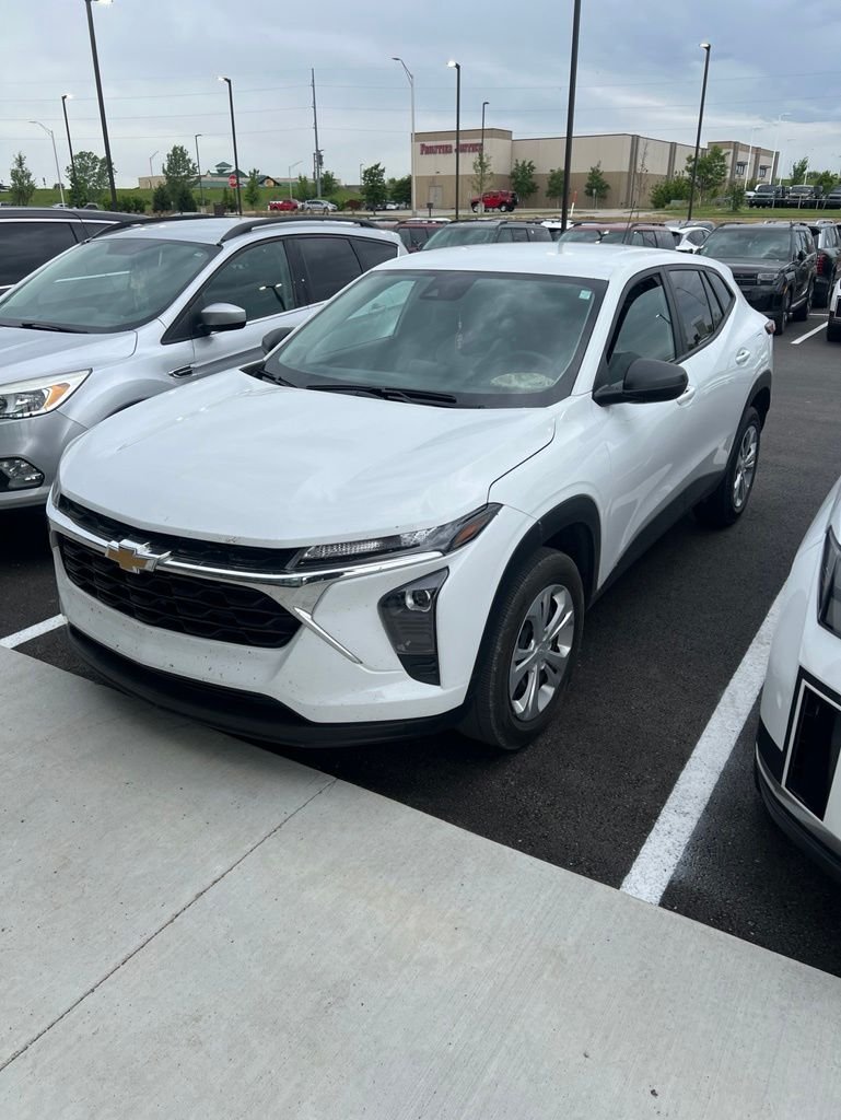 Used 2025 Chevrolet Trax LS with VIN KL77LFEP5SC159013 for sale in Kansas City