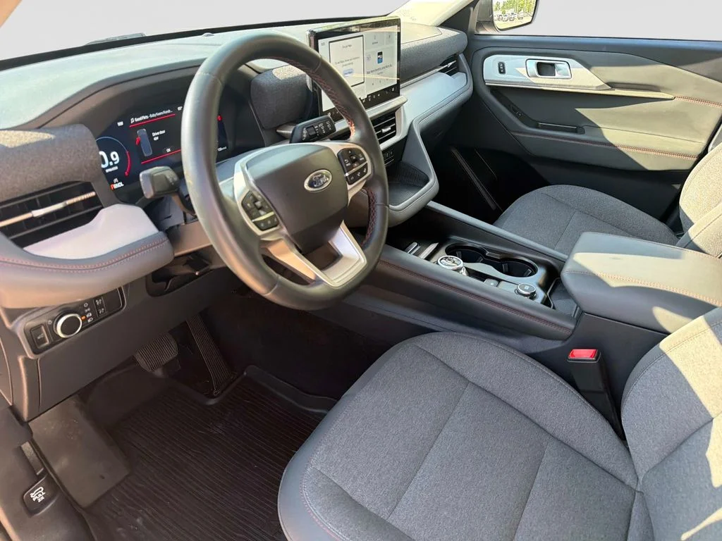Used 2025 Silver Ford Active image 22