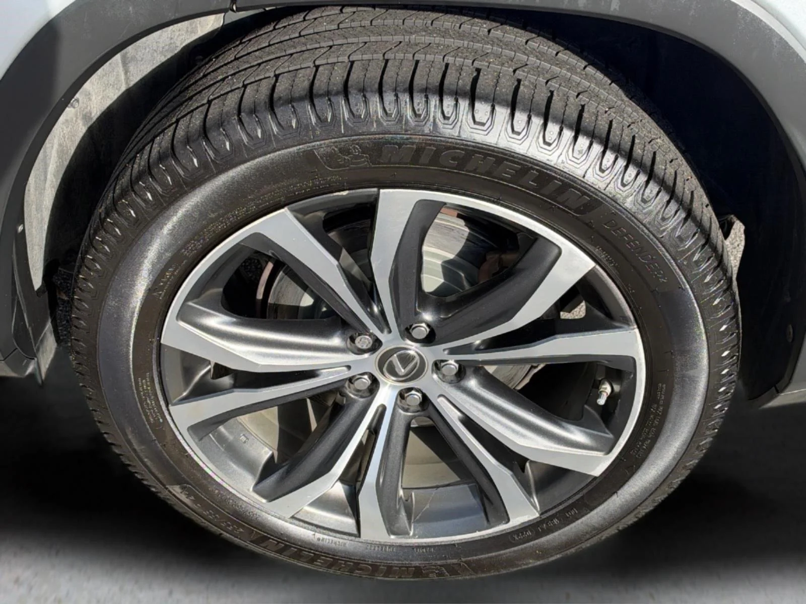 Used 2019 Silver Lining Metallic Lexus RX 350L Premium image 13