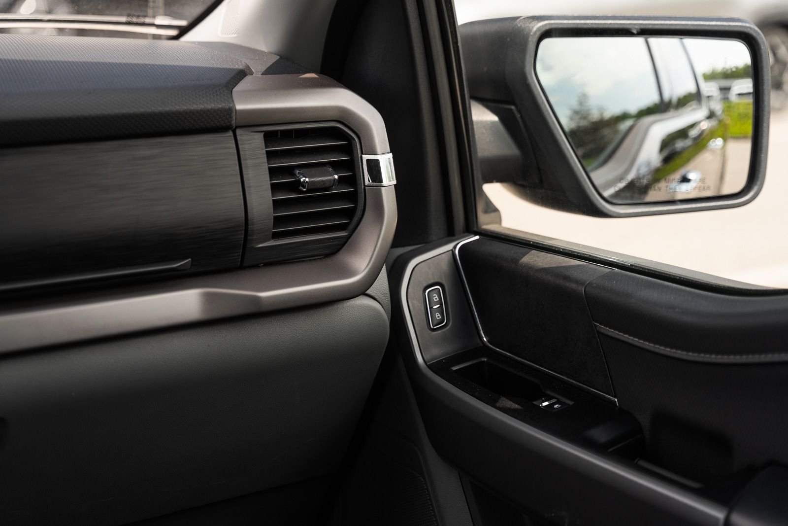 2025 Ford F-150 XLT - Photo 29