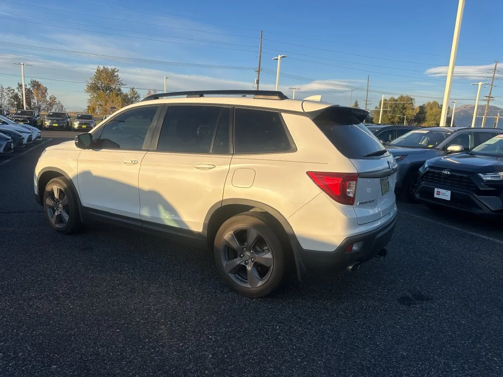 Used 2020 White Honda Touring image 2