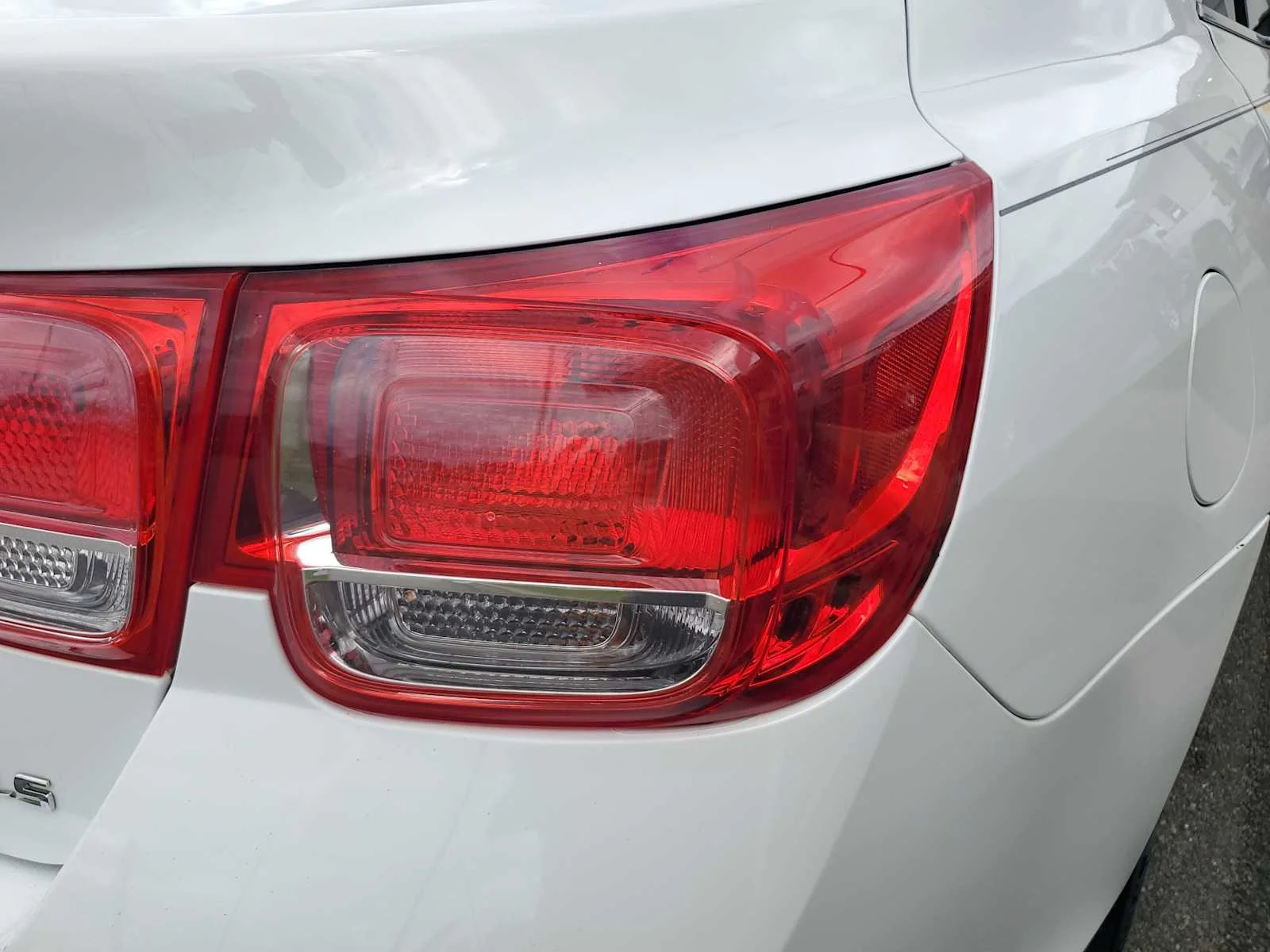 Used 2015 SUMMIT WHITE Chevrolet LS image 13