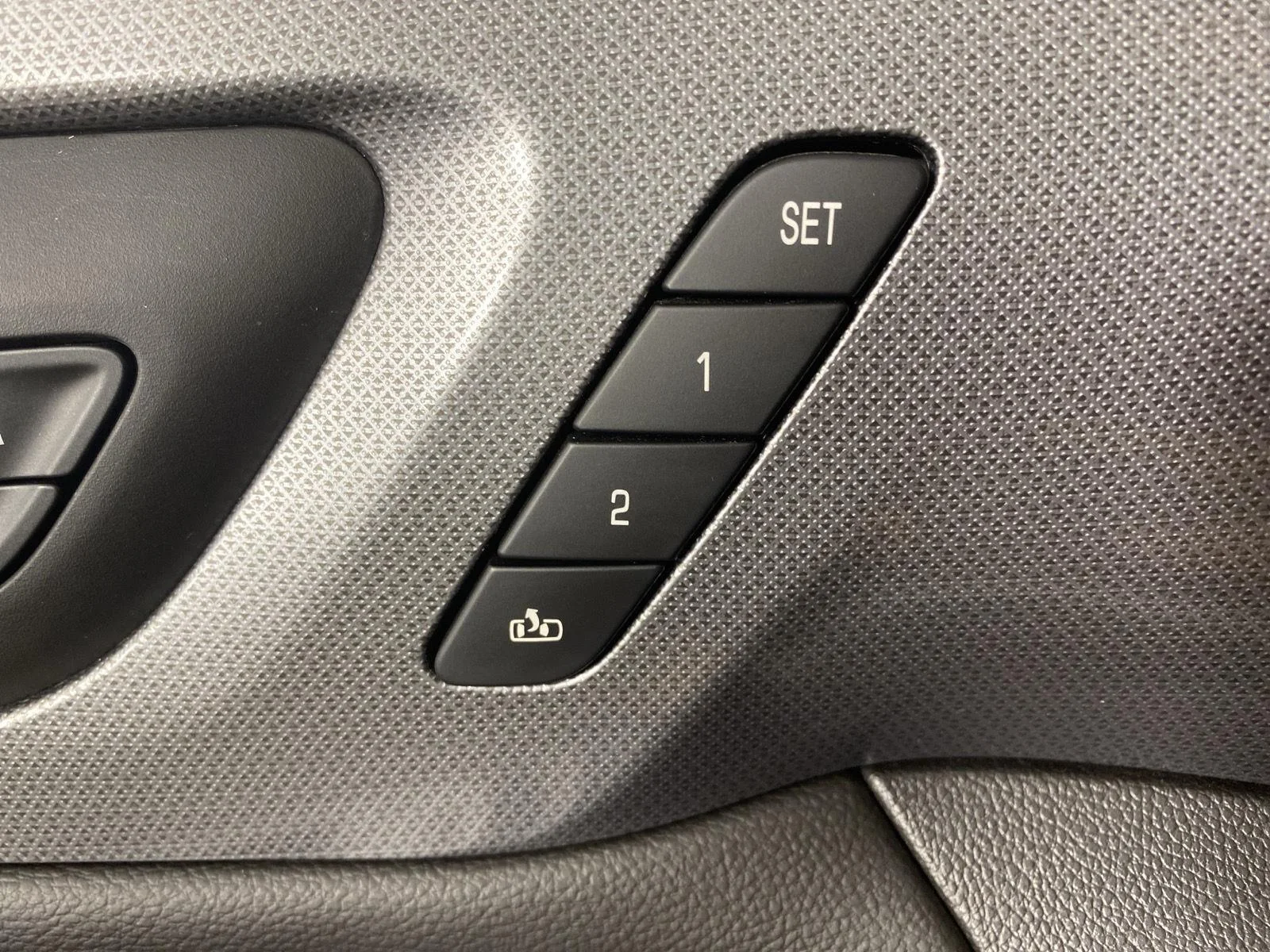 Used 2019 Silver Ice Metallic Chevrolet Premier image 25