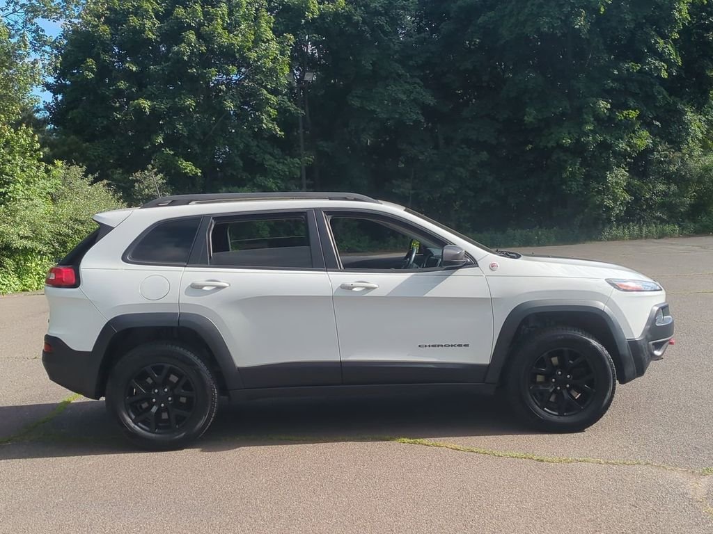 Used 2016 White Jeep Trailhawk image 3