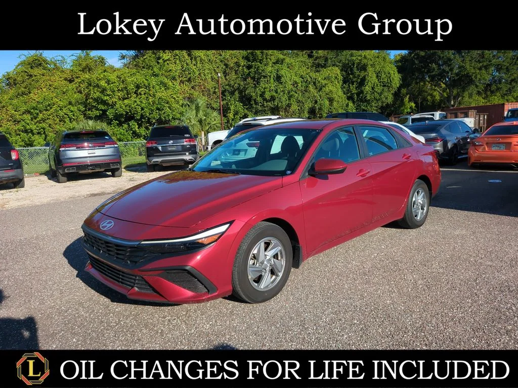 Used 2024 Red Hyundai SE image 1