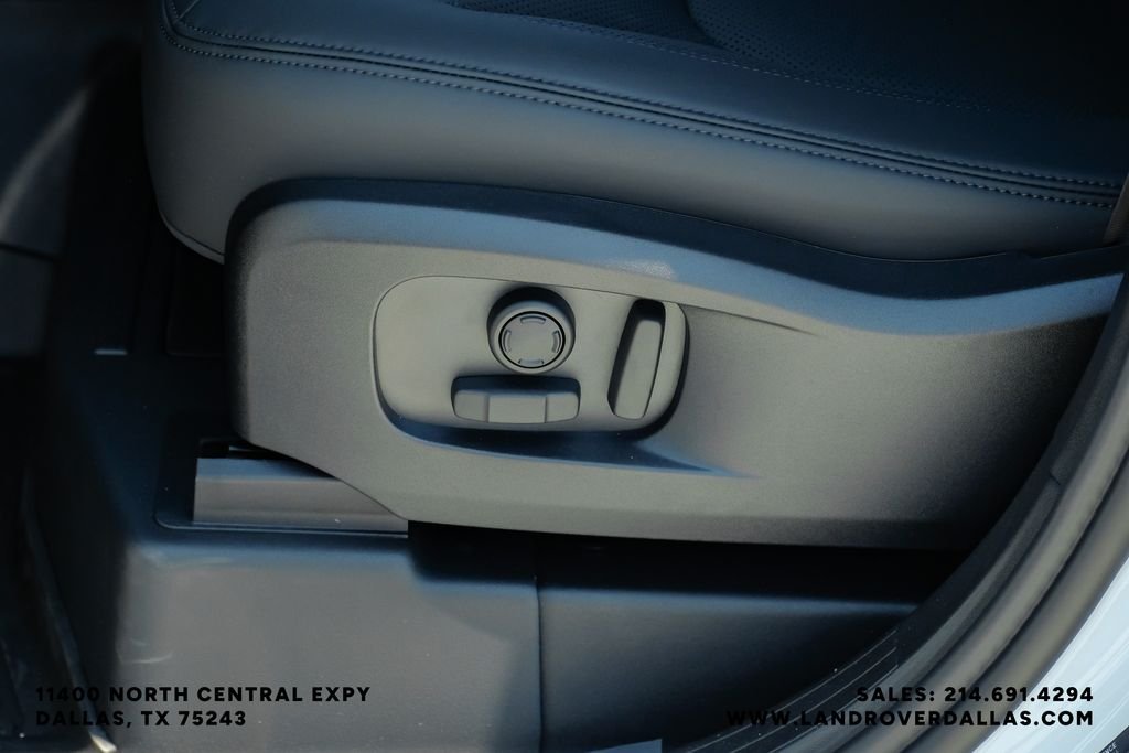 New 2026 Fuji White Land Rover X-Dynamic SE image 36