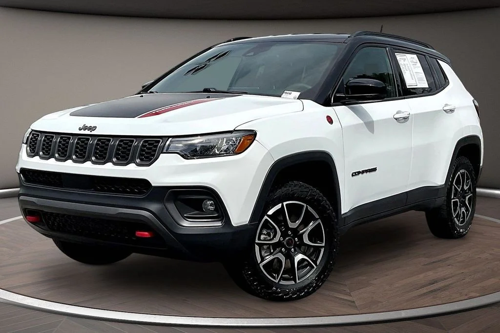 Used 2025 White Jeep Trailhawk image 2