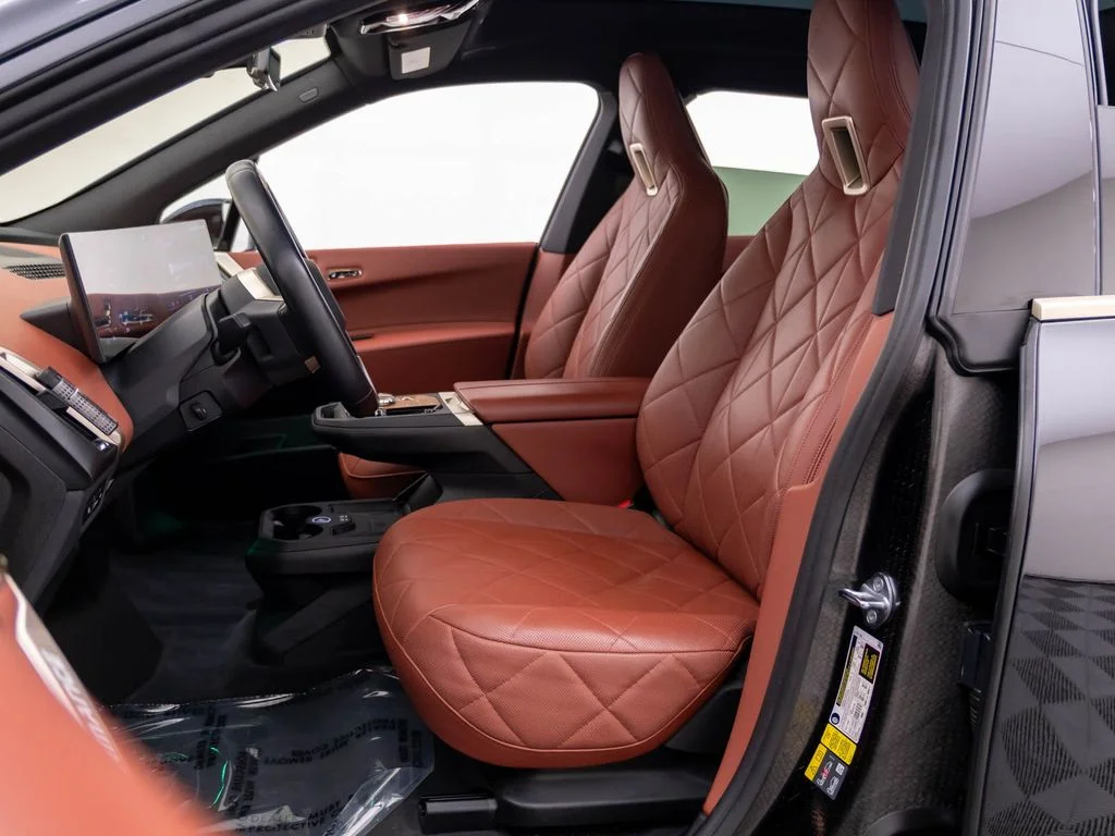 Used 2023 Black BMW M60 image 15
