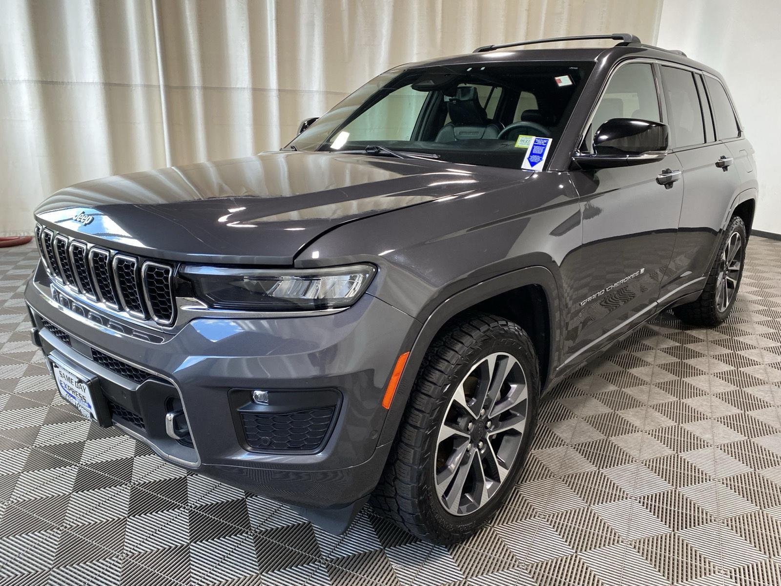 Used 2024 Baltic Gray Metallic Clearcoat Jeep Overland image 5