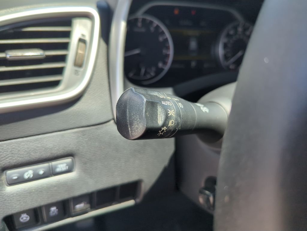 Used 2016 Gray Nissan Platinum image 21